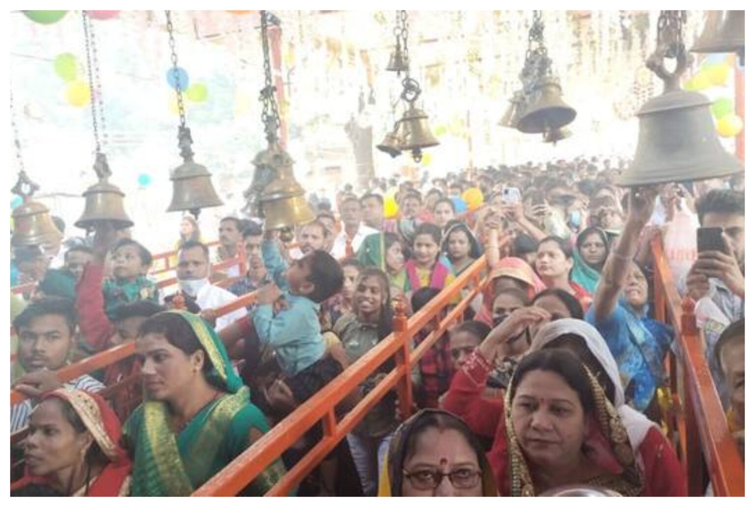 कनॉट प्लेस के प्राचीन हनुमान मंदिर में श्रद्धालुओं की भारी भीड़