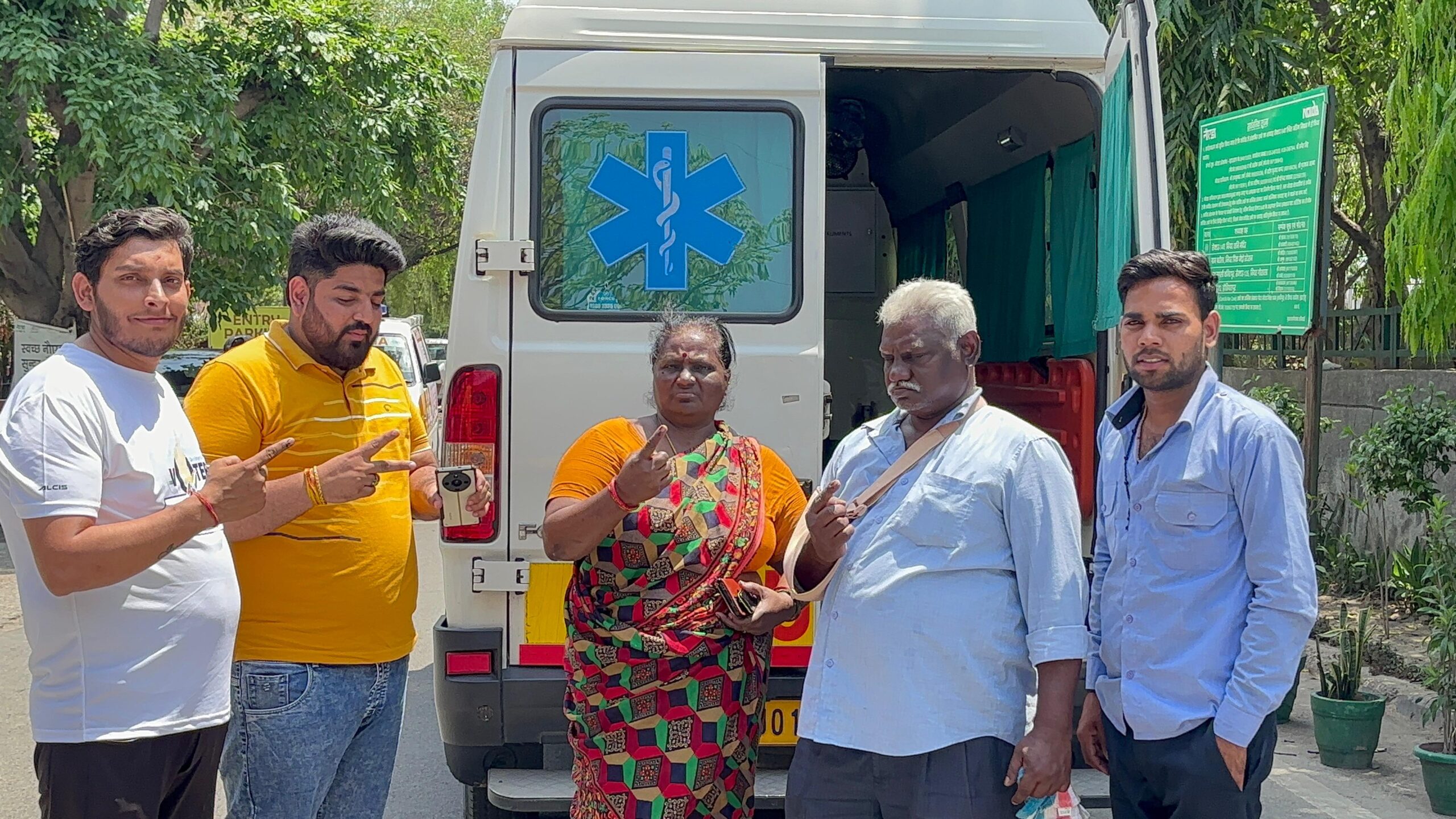 मतदान के लिए जिले में अस्वस्थ लोगो के लिए निःशुल्क एंबुलेंस की सुविधा