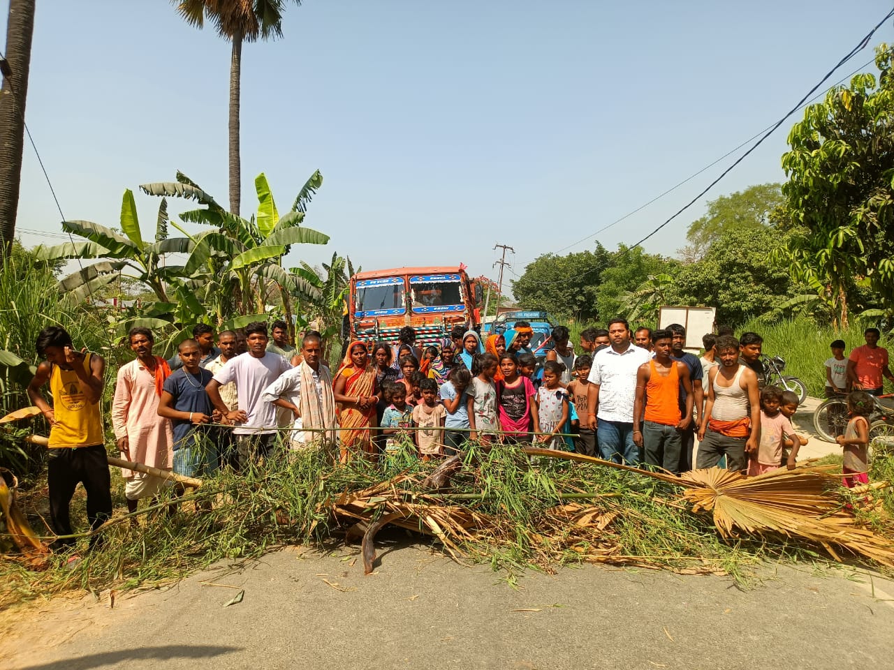 पूसा में पीने का पानी नहीं मिलने से आक्रोशित ग्रामीणों ने किया सरक अवरुद्ध 