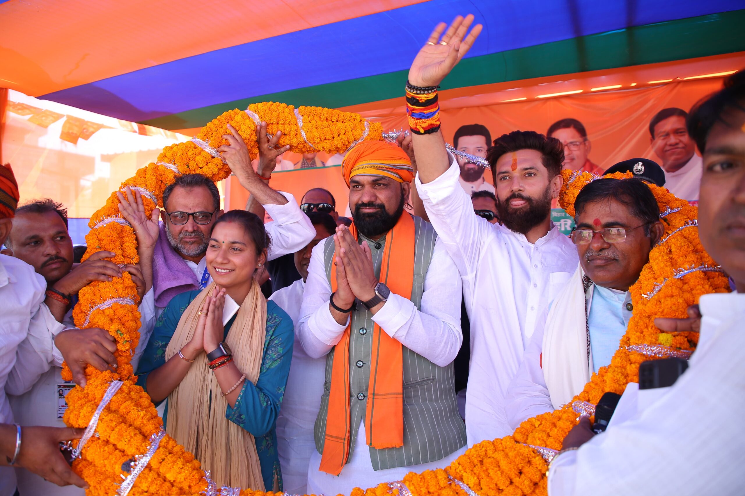 एनडीए प्रत्याशी शाम्भवी के पक्ष में सम्राट चौधरी और चिराग पासवान ने की विशाल जनसभा