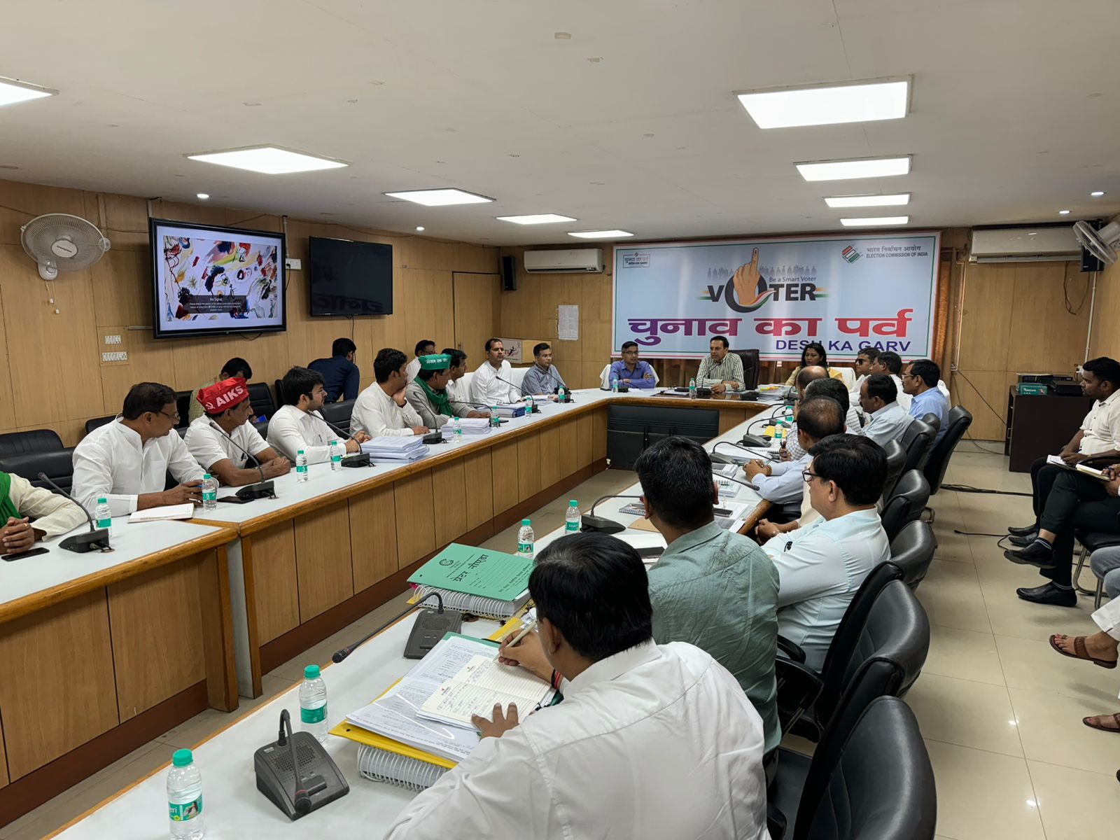 किसानों ने नोएडा प्राधिकरण के सीईओ को समस्याओं से अवगत कराया 