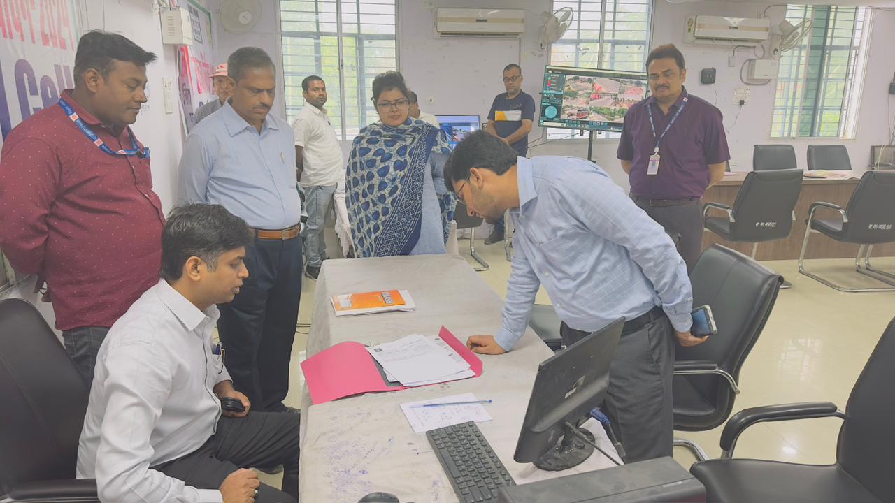 ऑब्जर्वर ने किया निरीक्षण,कोषांग द्वारा किए जा रहे कार्यों की ली जानकारी