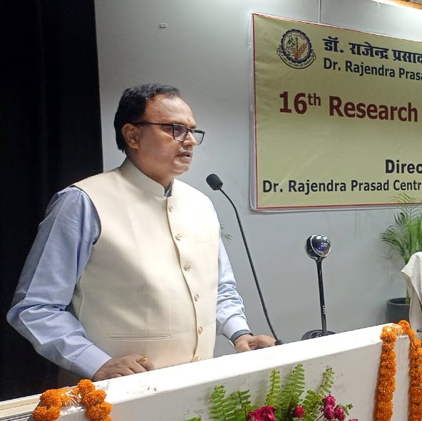 जलवायु परिवर्तन की दौर में कृषि सबसे बड़ी चुनौती : कुलपति