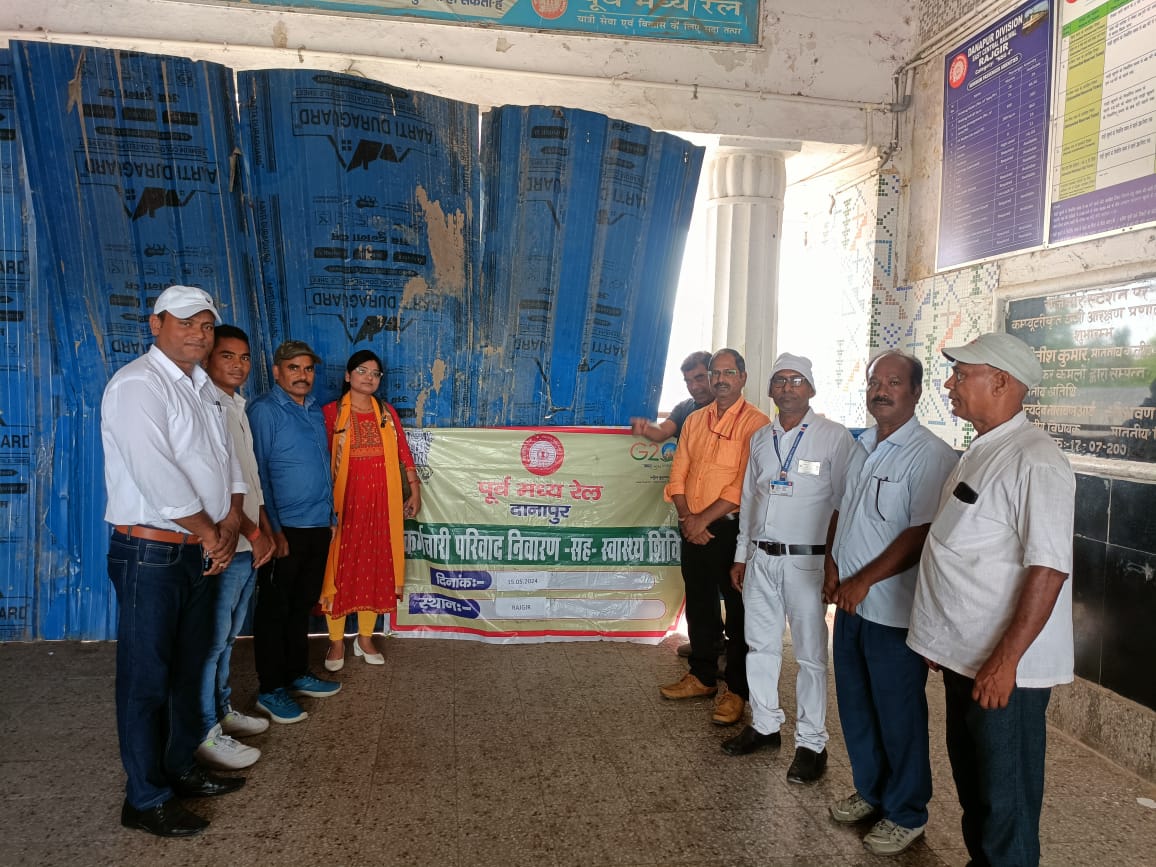 शिविर लगाकर रेलकर्मियों की हुई स्वास्थ्य जांच