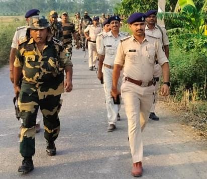 मुजफ्फरपुर : चुनाव के मद्देनजर सशस्त्र जवानों का फ्लैग मार्च