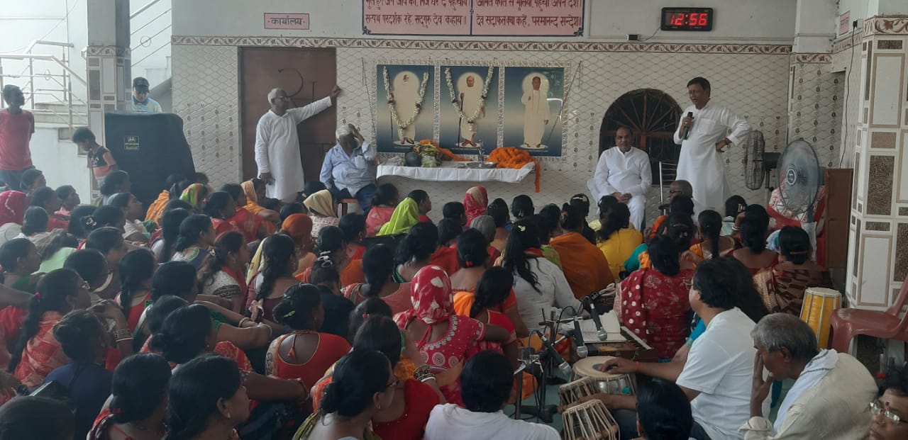 विहंगम योग के आध्यात्मिक शक्ति को जन-जन तक पहुंचाने हेतु आश्रम में सत्संग व भंडारा आयोजित