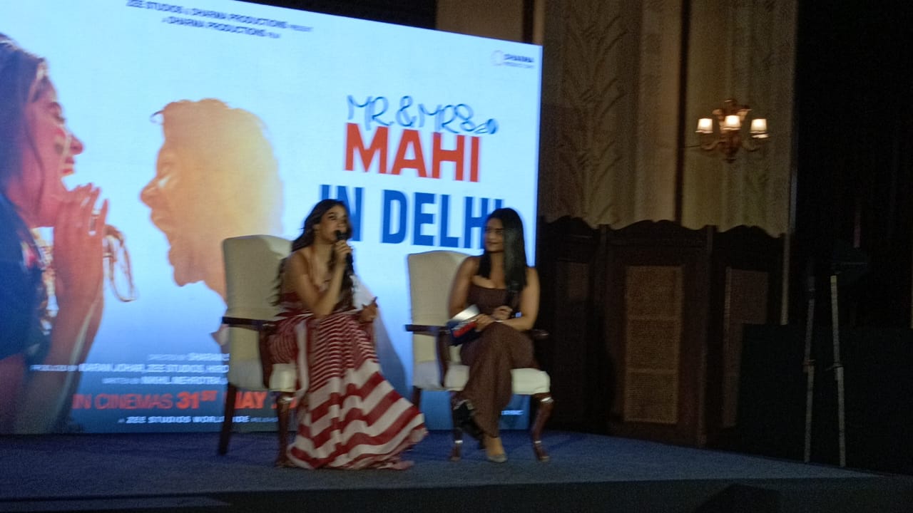 फिल्म “मिस्टर एंड मिसेज माही” के लिए दिल्ली पहुची अभिनेत्री जाह्नवी कपूर