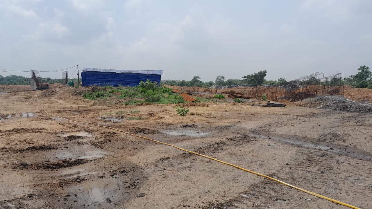 एमडीओ प्रोजेक्ट को बंद कर स्थानीय लोगों ने ईसीएल प्रबंधन के सामने अपनी मांगे रखी