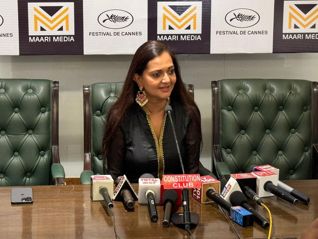 मान्य पाठक बॉलीवुड एक्टर कान्स फिल्म के फेस्टिवल में नाम रोशन करके पहुंची भारत