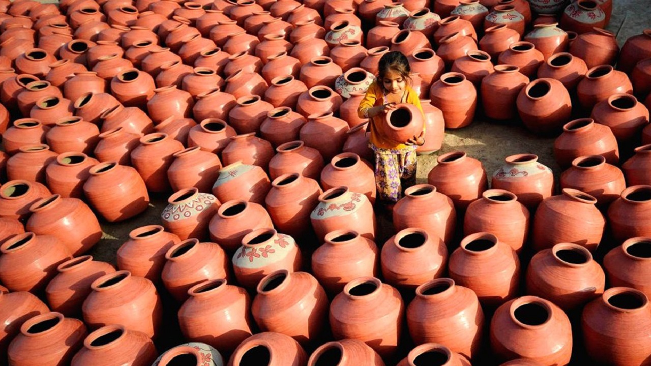 प्रचंड गर्मी में ठंडक देता ‘मिट्टी का घड़ा’