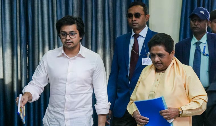 मायावती के एक्शन से आकाश आनंद का कद और बढ़ा!