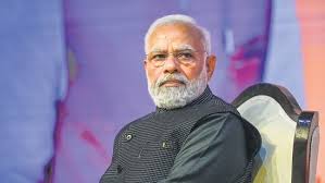मोदी के आगे दो मोदी, मोदी के पीछे दो मोदी, आगे मोदी पीछे मोदी, बोलो कितने मोदी…?