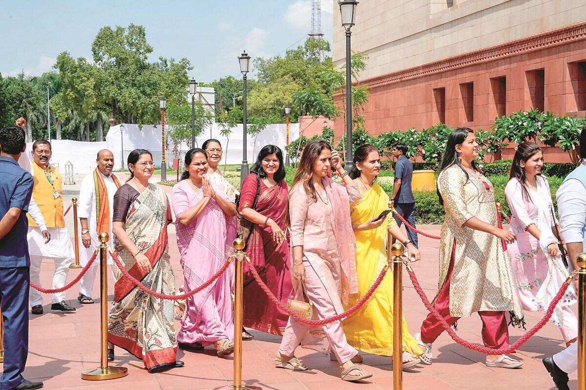 वोटर लिस्ट में बढ़ती महिलाएं संसद में कब बढ़ेगी?