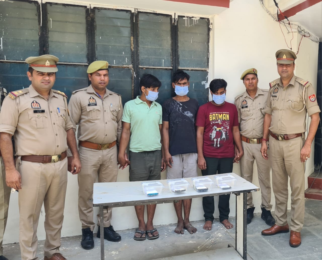 घर में घुसकर चोरी करने वाले 3 गिरफ्तार