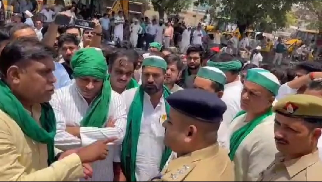 ग्रेटर नोएडा के इटैडा में किसानों व प्राधिकरण टीम में झड़प