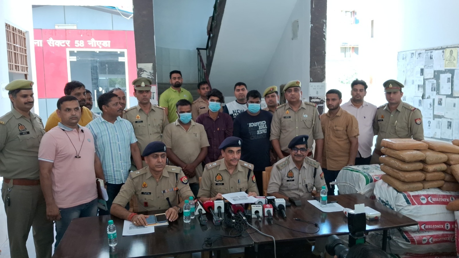 नोएडा में गांजा के साथ तीन अंतरराष्ट्रीय तस्कर गिरफ्तार