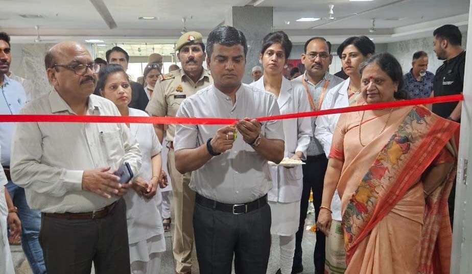 डीएम ने किया रक्तदान शिविर का उद्घाटन