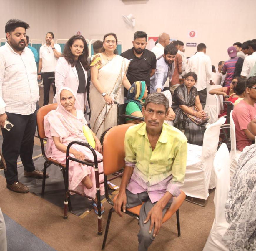 आईएमए हाउस में दिव्यांग लोगों  के कृत्रिम पैर और हाथ लगाने के कैंप का आयोजन
