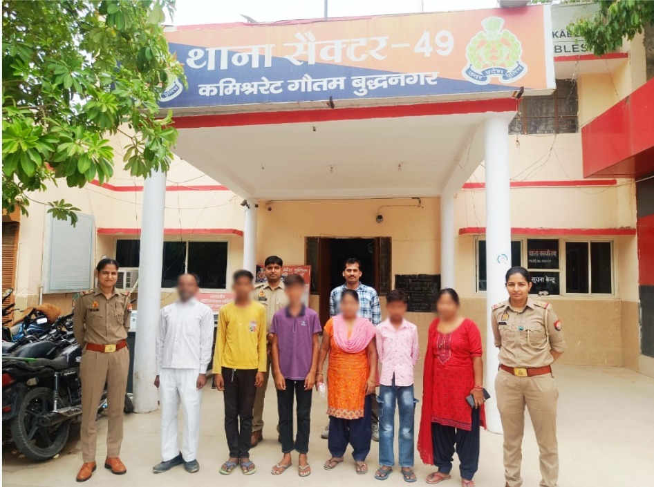 गुम नाबालिक बच्चों को पुलिस ने परिजनों को किया सुपुर्द