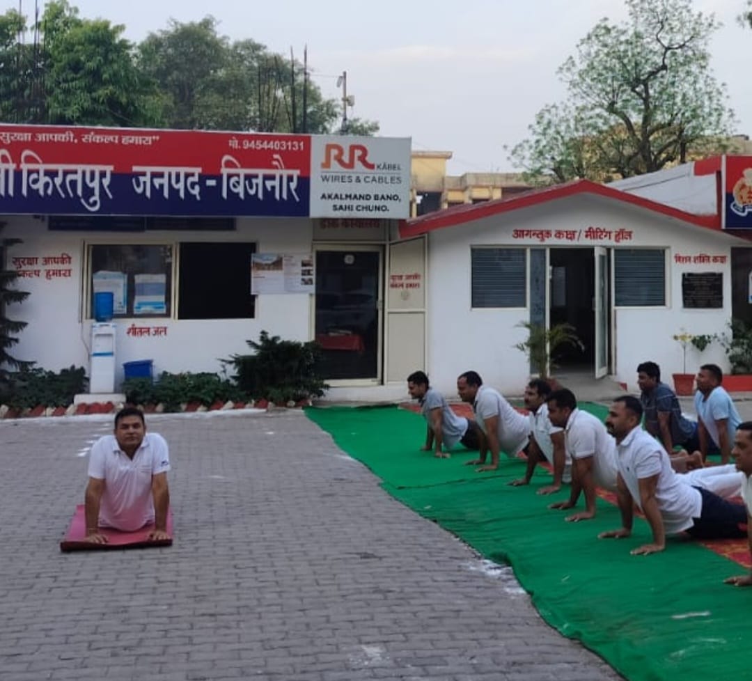 आध्यात्मिक और शारीरिक लाभ अर्जित कर सकते हैं योग से : तेजपाल सिंह