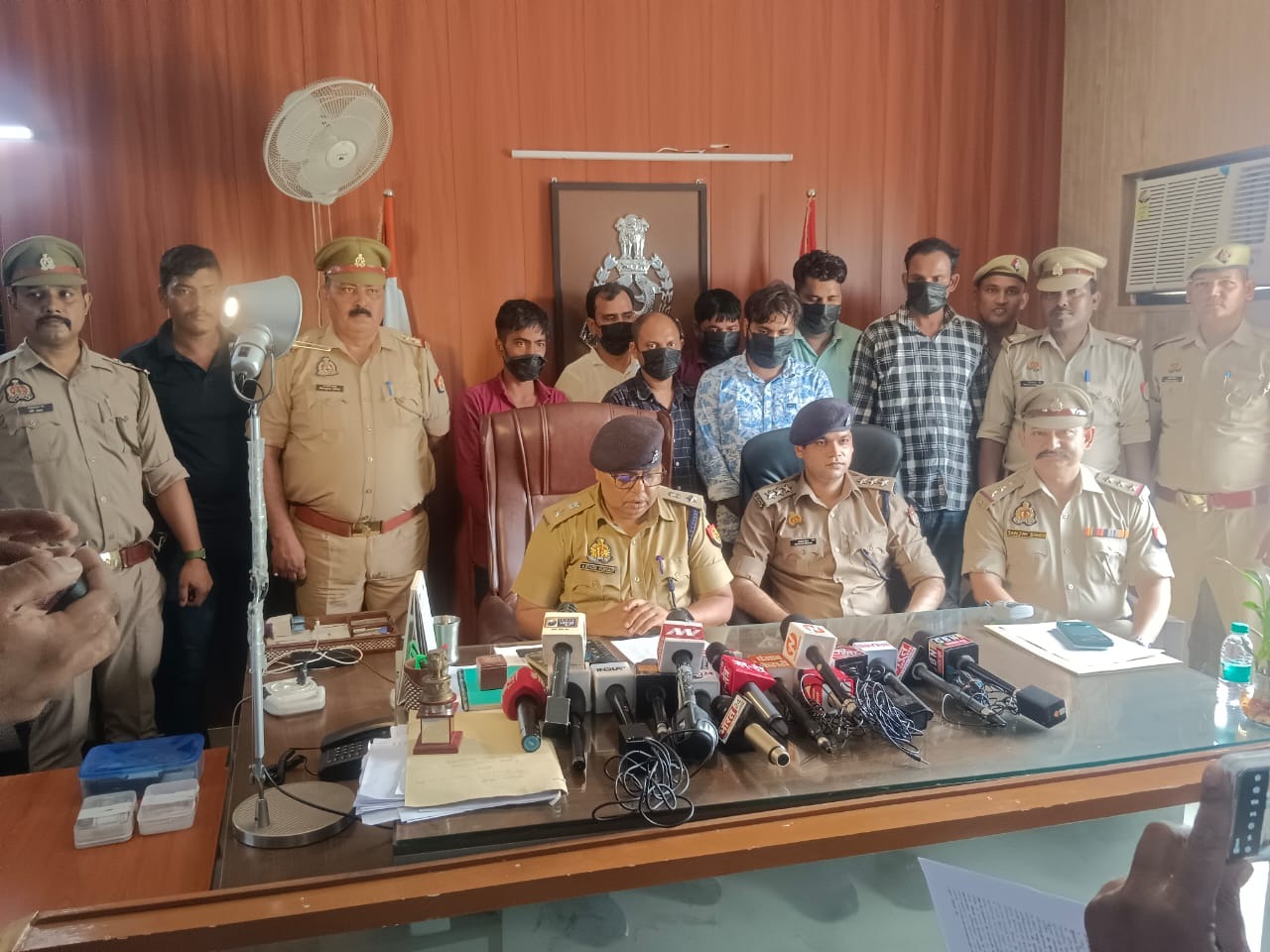 फर्जी तरीके से जमीनों की रजिस्ट्री करवाने वाले गैंग का पर्दाफाश, गिरफ्तार
