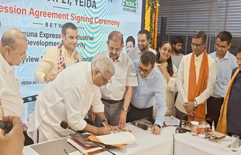 बोनी कपूर ने ग्रेटर नोएडा फिल्म सिटी के समझौते पत्र पर किए दस्तखत
