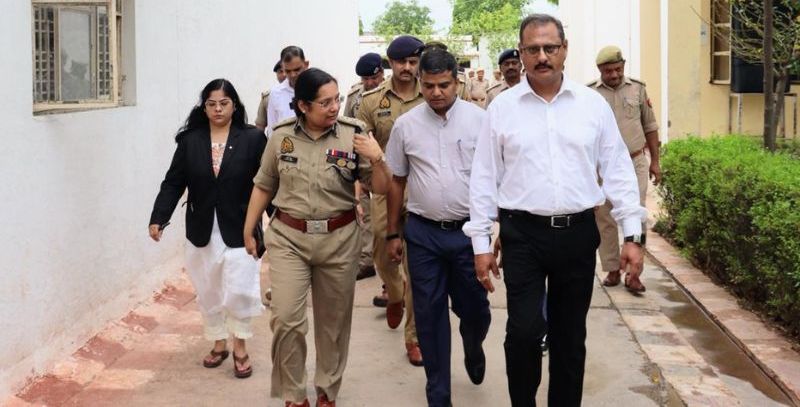 लुक्सर जेल में औचक निरीक्षण करने पहुंचे जिला जज, पुलिस कमिश्नर व डीएम