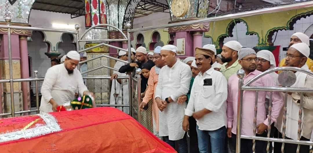 तृणमूल कांग्रेस नेताओं ने नरेंद्र नाथ चक्रवर्ती के जल्द स्वस्थ होने के लिए प्रार्थना की
