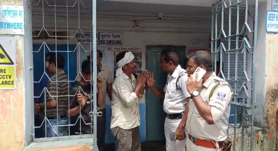 डॉक्टर की लापरवाही का आरोप,महिला की मौत के बाद परिजनों ने अस्पताल परिसर में हंगामा मचाया