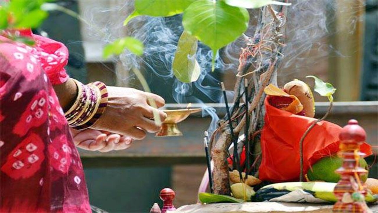 Signs of Angry Ancestors : पूर्वज नाराज हैं तो क्या संकेत देते हैं, उन्हें अनदेखा किया तो आ सकती है बड़ी परेशानी