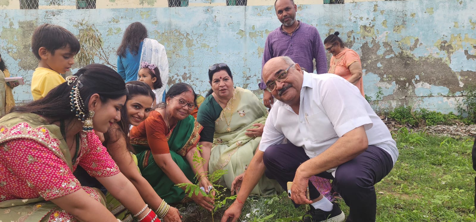 पेड़ लगाओ जीवन बचाओ अभियान को मिली तेज गति