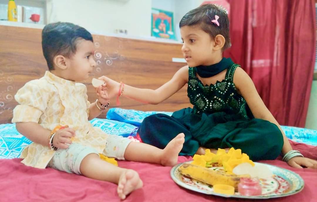 कहती हमसे राखियाँ