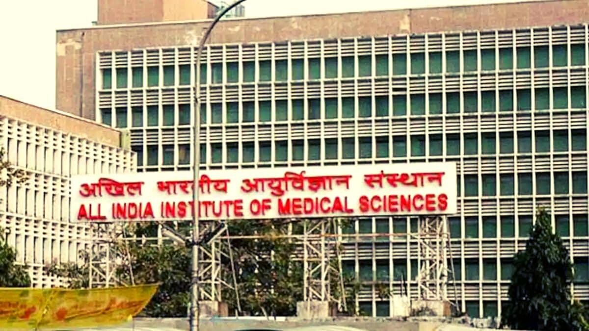 AIIMS से लेकर LNJP तक, दिल्ली के अस्पतालों में डॉक्टर्स की हड़ताल, यूपी-बंगाल में भी जारी प्रदर्शन  