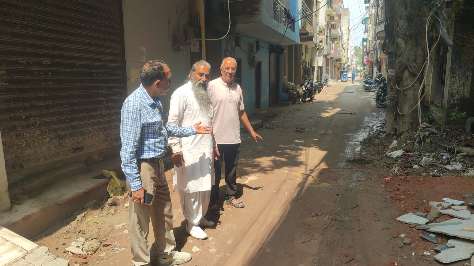 दिल्ली जल बोर्ड की लापरवाही से पालम गांव एक्सटेंशन के ग्राम वासियों का जीवन बना नरकीय : सोलंकी