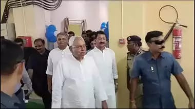 नीतीश कुमार ने छपरा दौरे पर छात्रावासों और ‘सेंटर ऑफ एक्सीलेंस’ का उद्घाटन किया