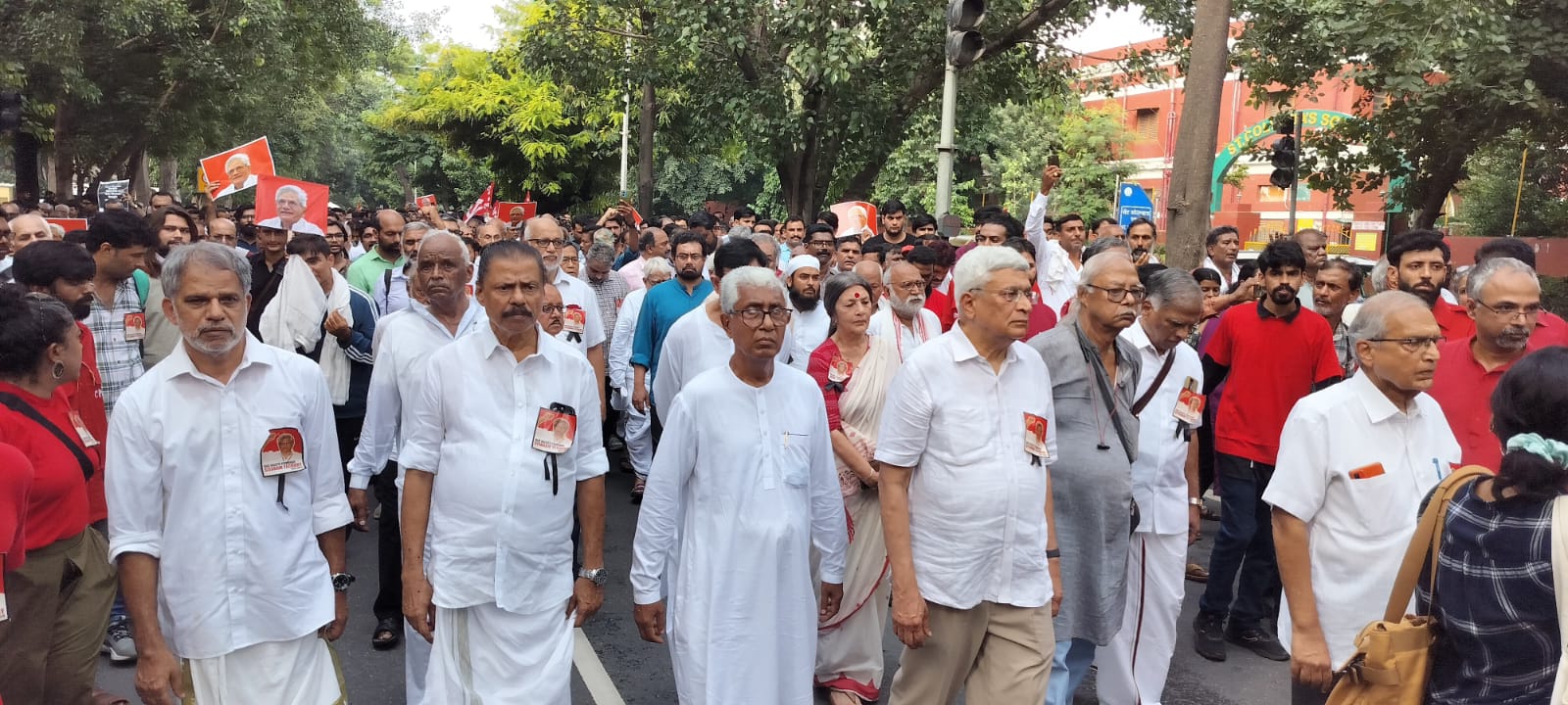 माकपा महासचिव कामरेड सीताराम येचुरी की अंतिम यात्रा व दर्शन के लिए उमड़ा जन सैलाब