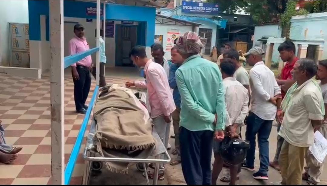 झाझा: सौतेले भाई ने पत्नी के साथ मिलकर कुल्हाड़ी से वृद्ध की कर दी हत्या