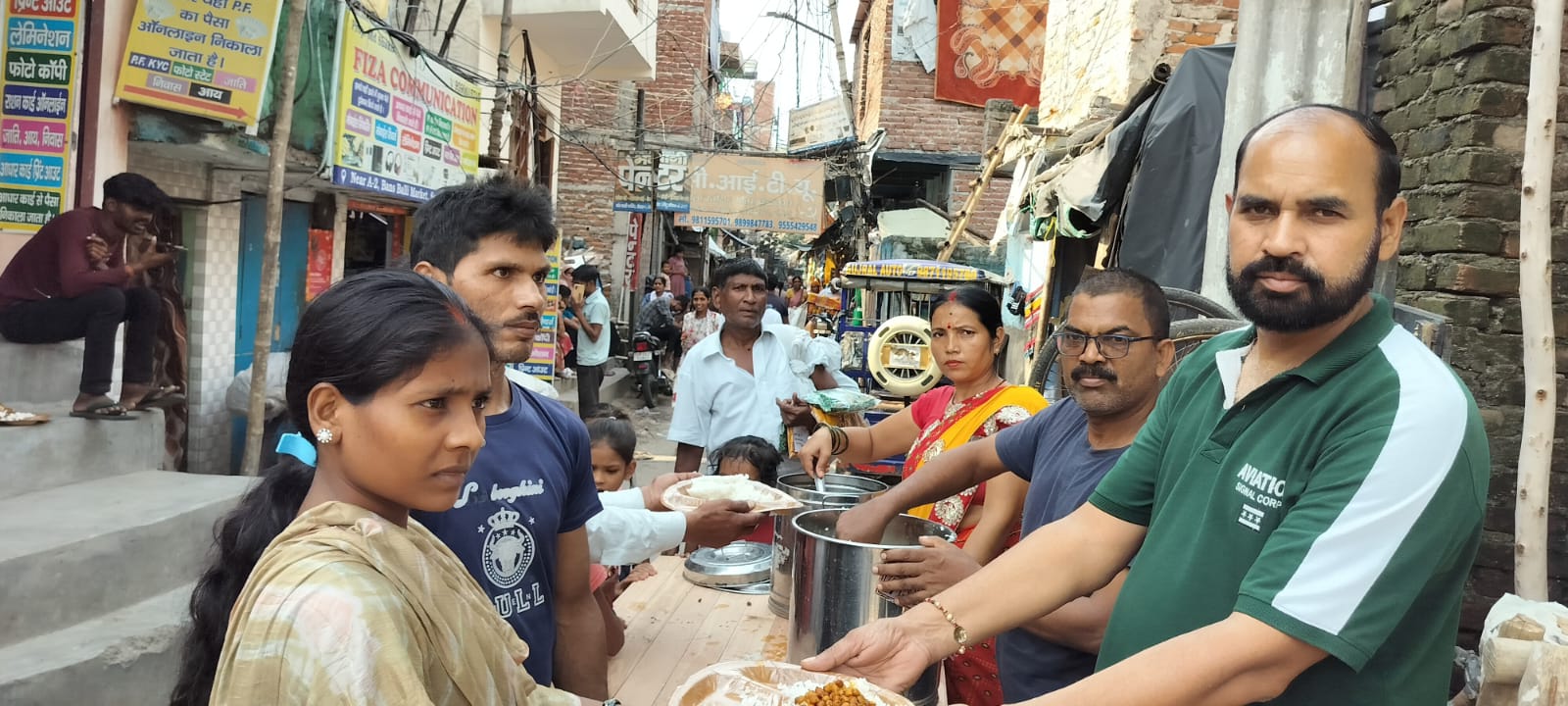 दीदी की रसोई ट्रस्ट ने जरूरतमंदों को कराया निशुल्क भोजन