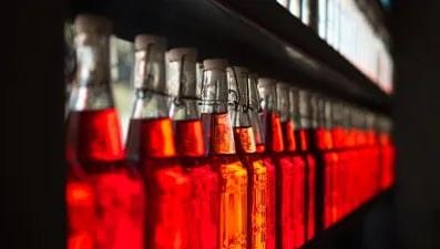 मुजफ्फरपुर : सरकारी दफ्तर से मिलीं शराब की 135 बोतलें, 7 लोग गिरफ्तार