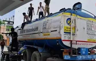 टैंक में उतरी पुलिस तो खुला ‘पुष्पा’ वाला राज!