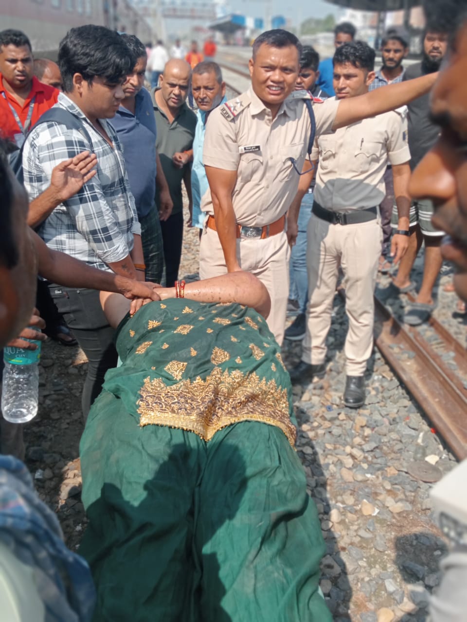 आरपीएफ व जीआरपीएफ के सूझबूझ से बच्ची महिला यात्री की जान