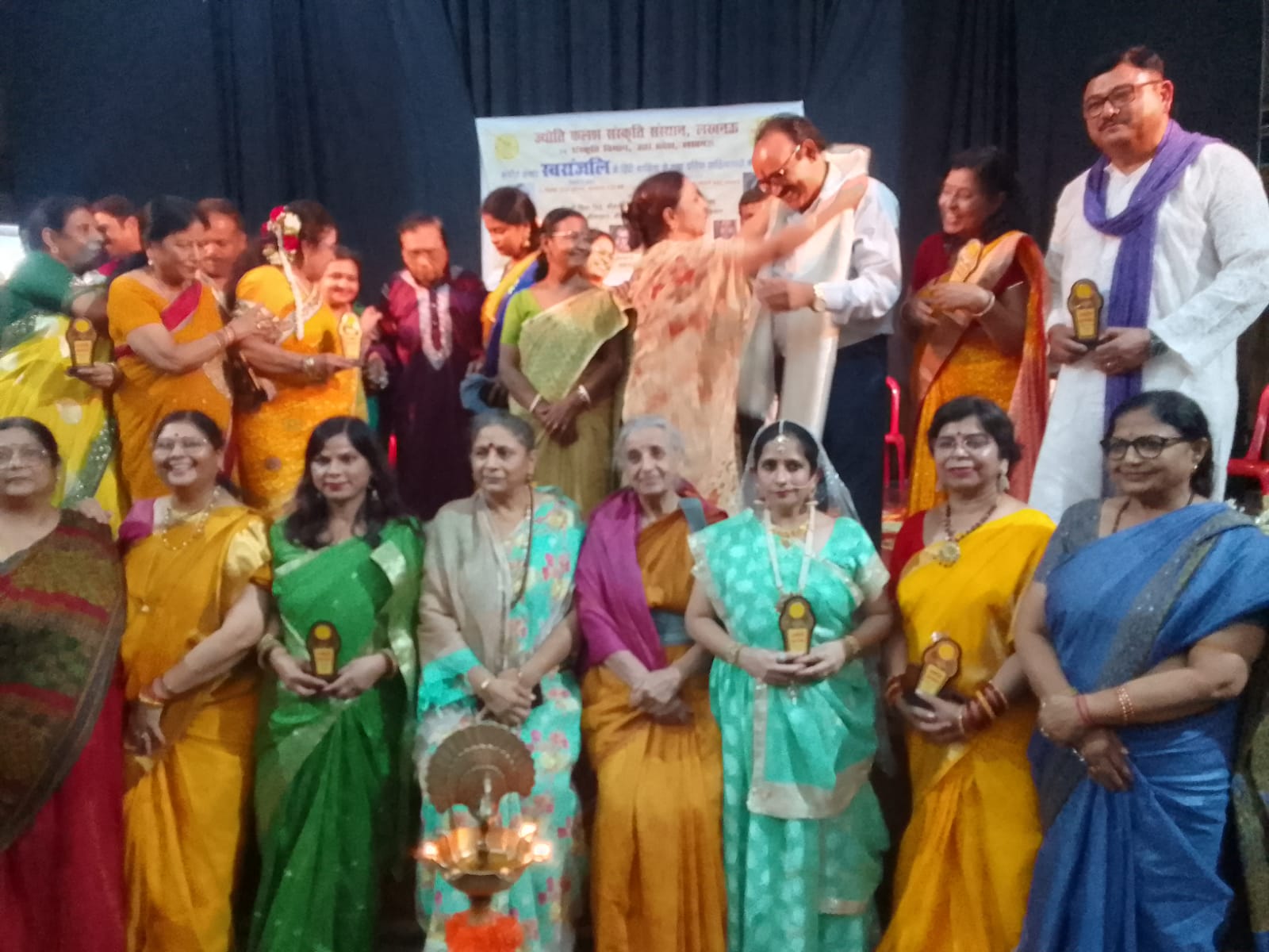 लखनऊ में ज्योति श्री सम्मान से सम्मानित हुईं पुष्पा विसेन