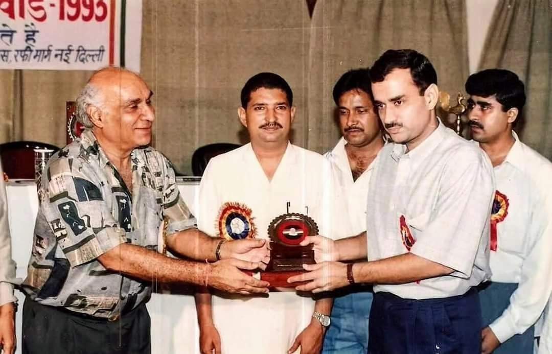 महान फिल्मकार स्वर्गीय श्री यश चोपडा को उनकी 92वीं जयंती पर भावभीनी श्रद्धांजलि अर्पित की