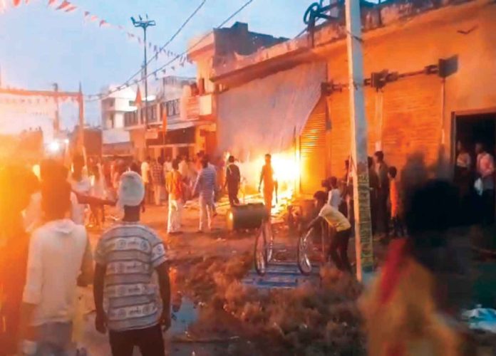जब राजनीतिक दल नफरत परोसेंगे तो अमन चैन कैसे बना रहेगा ?
