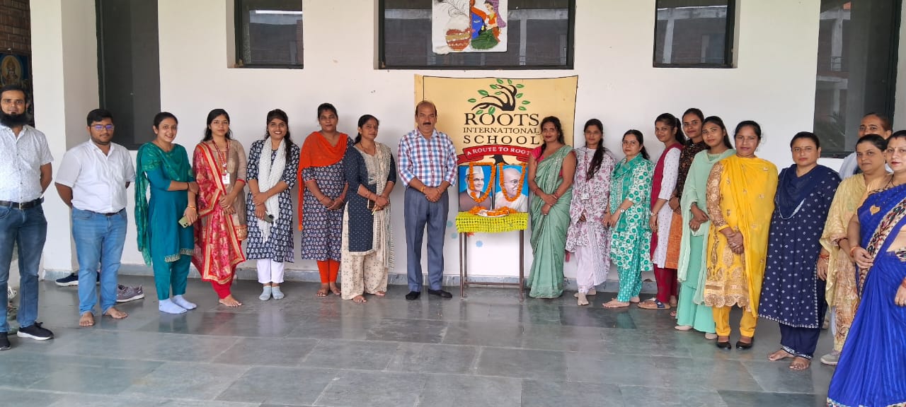 हर्षोल्लास के साथ मनाई गई महात्मा गांधी और लाल बहादुर की शास्त्री 