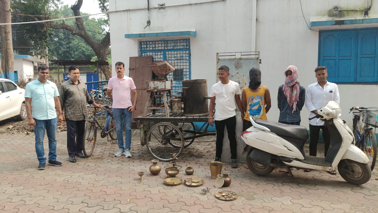 रानीगंज थाना की मुस्तैदी से बरामद हुआ चोरी का सामान, जनता को मिला दुर्गा पूजा का उपहार 