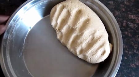 “आटे पर उंगलियों के निशान: परंपरा, मान्यता और विज्ञान का संगम”