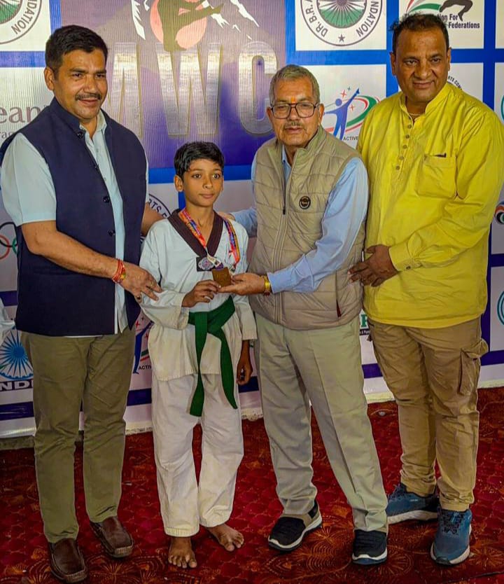 गोल्ड मेडलिस्ट एस एम ज़ैद भव्य समारोह के बीच सम्मानित