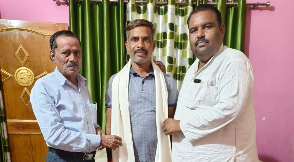 भारतीय किसान यूनियन सुनील अराजनैतिक के जिला अध्यक्ष लालता प्रसाद गंगवार का भव्य स्वागत 