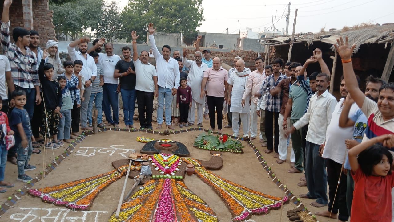 लोनी के रिस्टल गांव में हुई भव्य गोवर्धन पूजा
